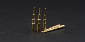 電連接器中的線簧插孔與普通插孔